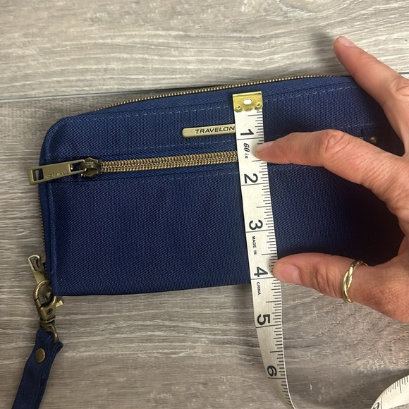 Travelon Blue Zip Around Wristlet Wallet - Picture 6 of 7
